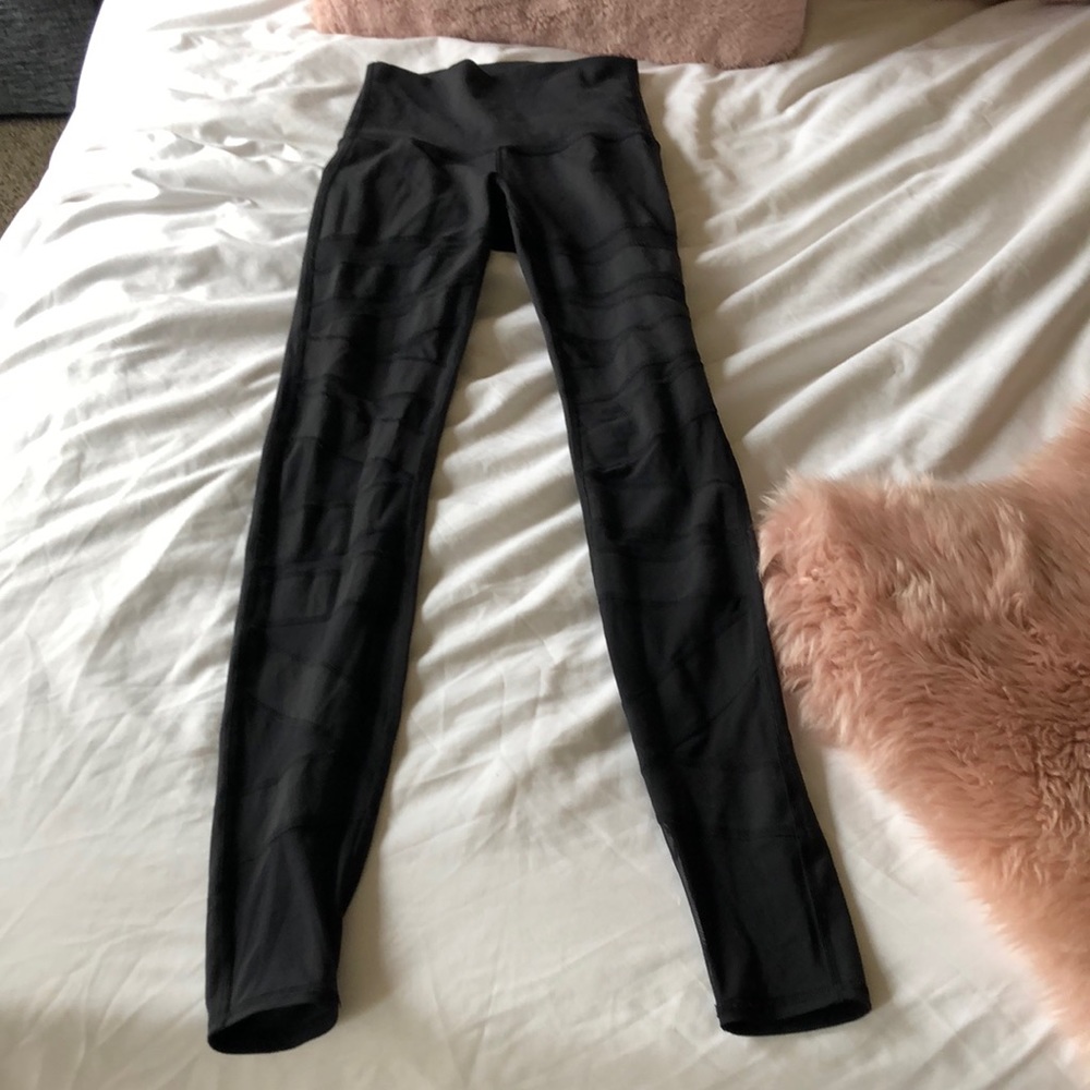 Lululemon mesh insert leggings